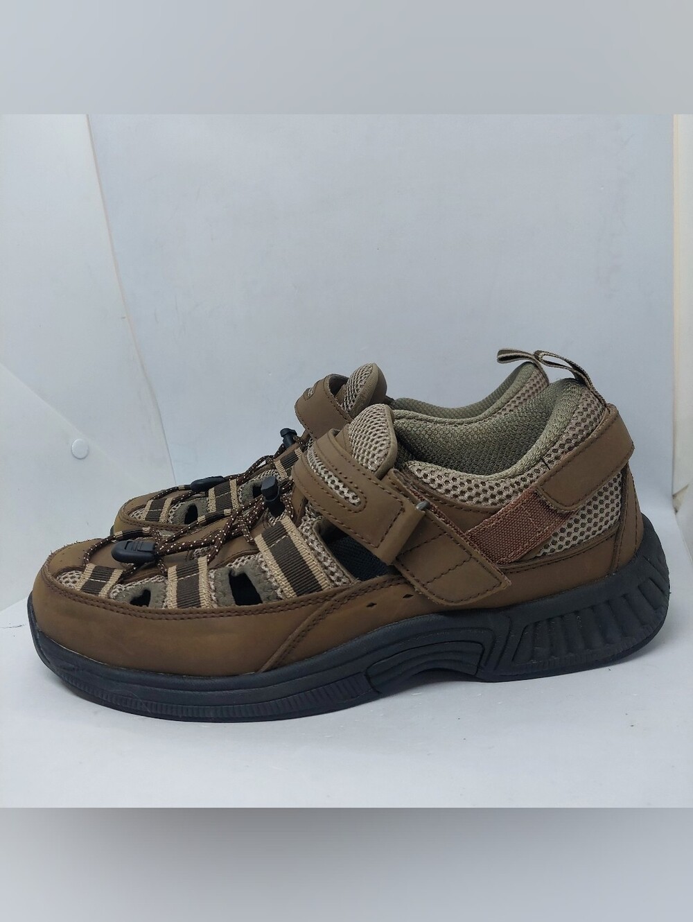 Orthofeet Clearwater 573 Sandals Mens Size 9.5 2E Wide Fisherman Comfort Shoes